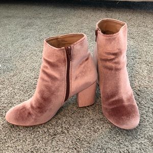 Steve Madden Blush Velvet Booties, size 8